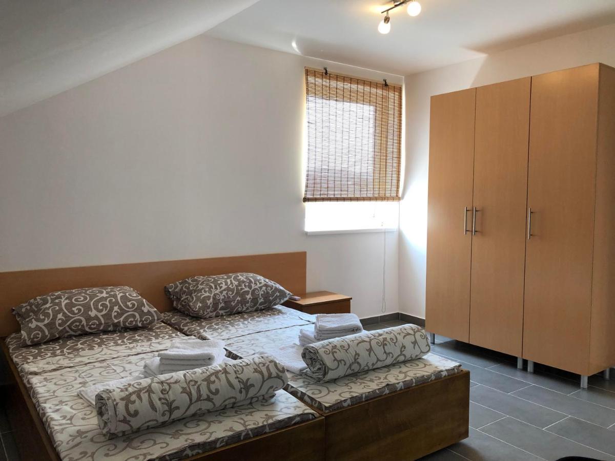 Sakota Family House Appartement Sremska Kamenica Buitenkant foto